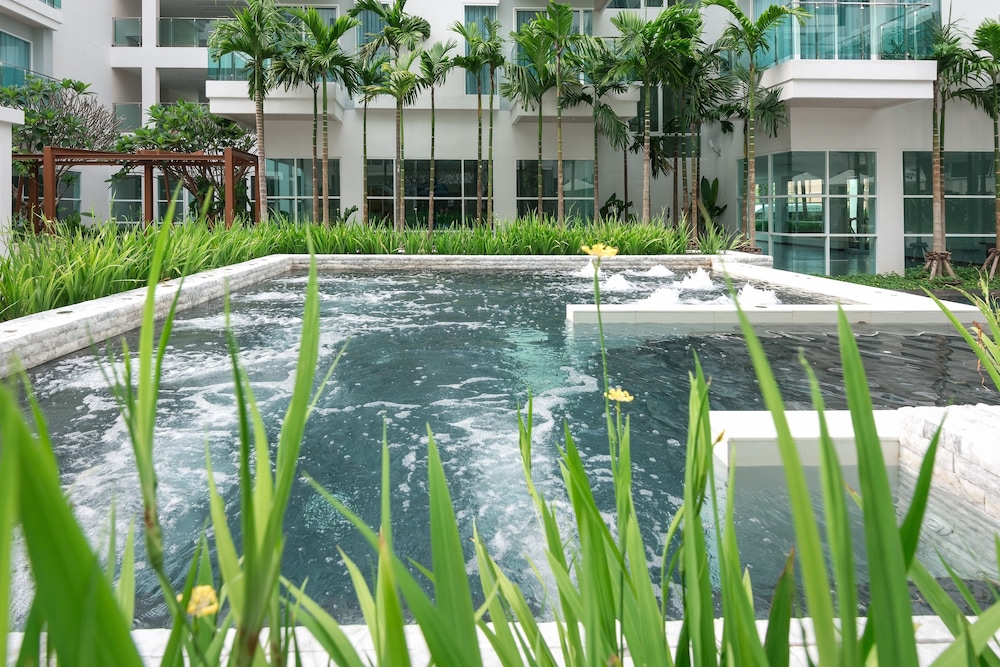 Fishermen's Harbour Urban Resort — Swimming pool in Patong Beach, Phuket Province