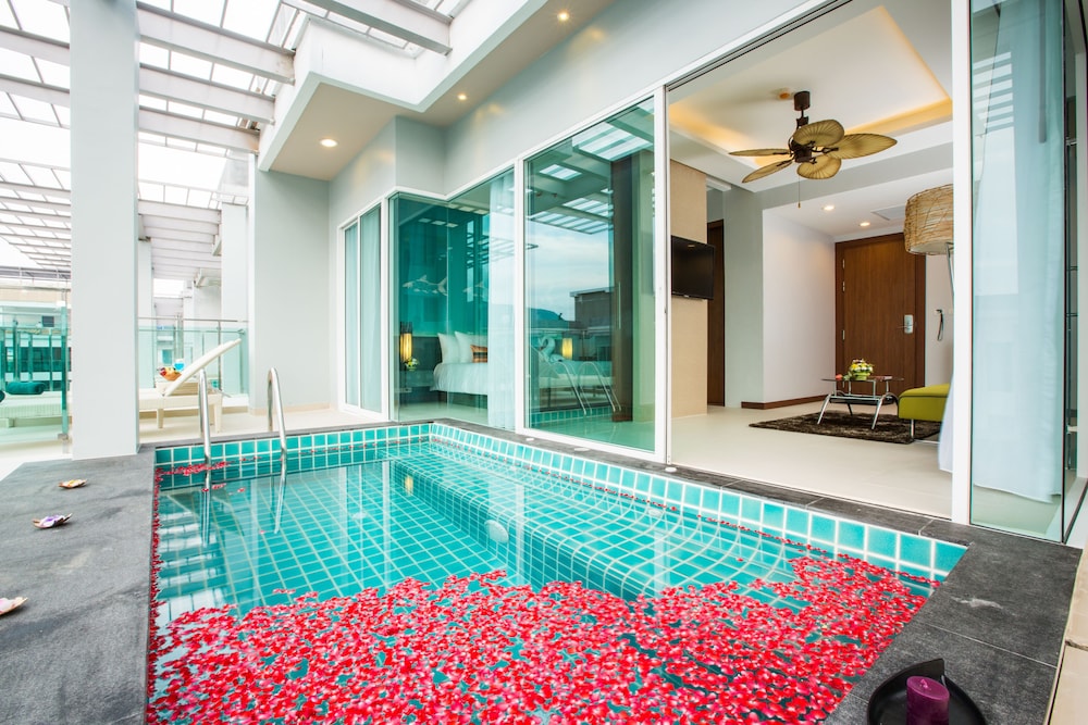 Fishermen's Harbour Urban Resort — Swimming pool in Patong Beach, Phuket Province