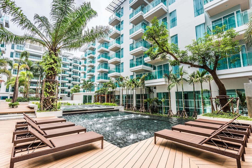 Fishermen's Harbour Urban Resort — Swimming pool in Patong Beach, Phuket Province