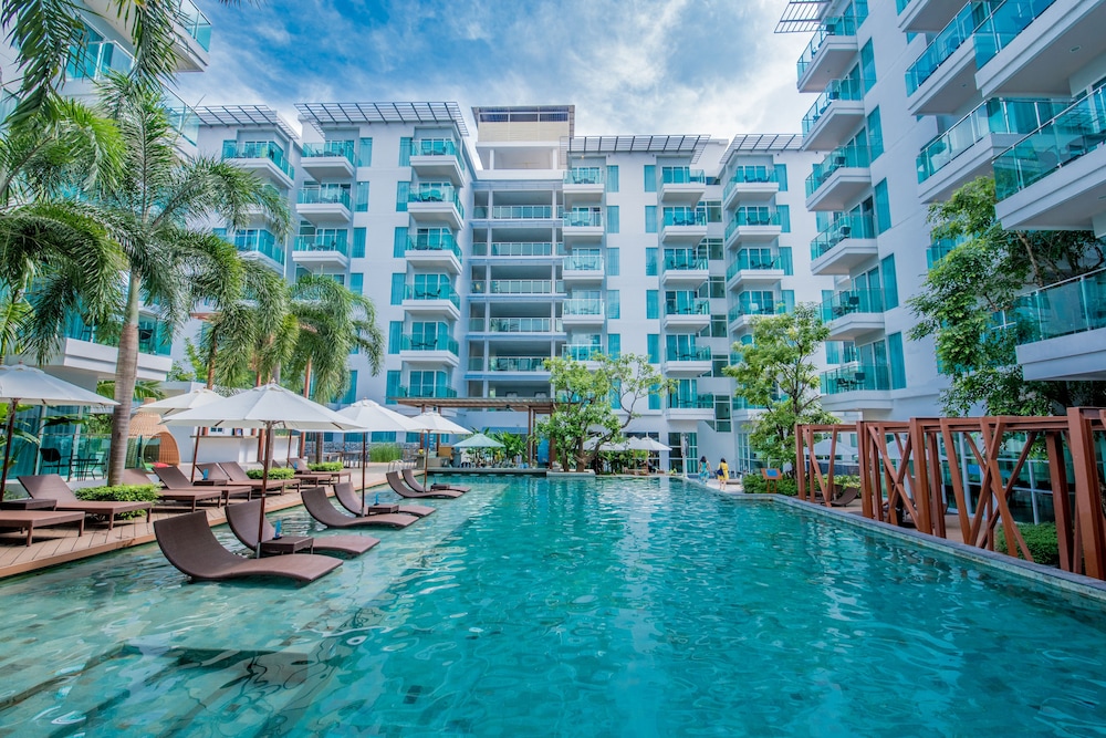 Fishermen's Harbour Urban Resort — Swimming pool in Patong Beach, Phuket Province
