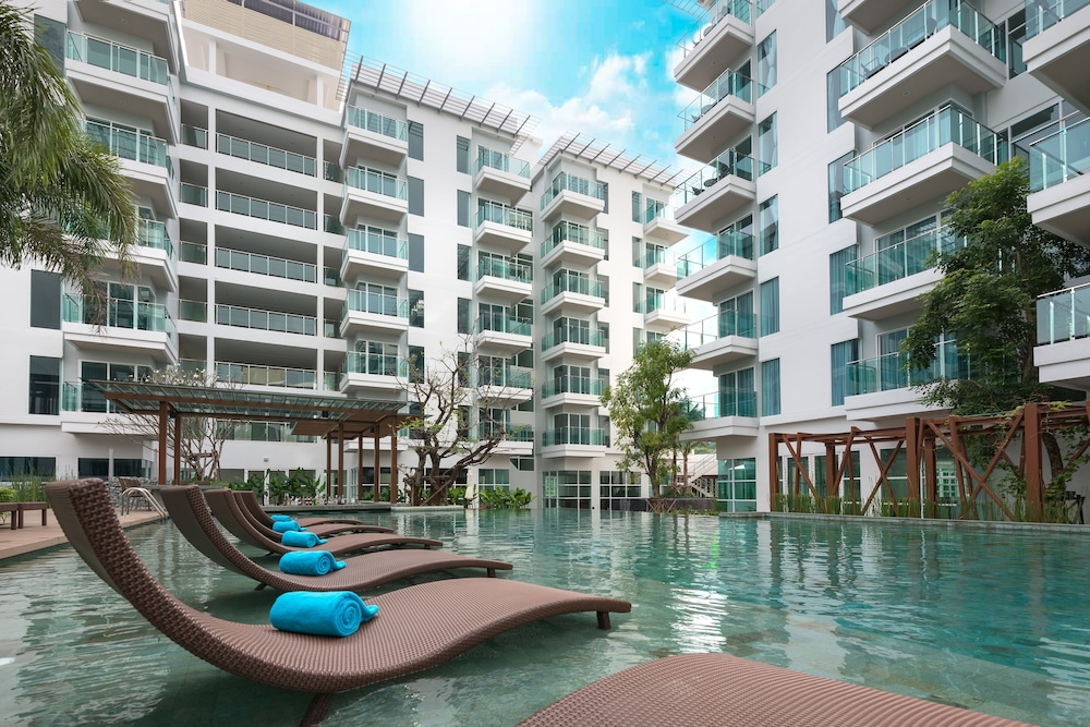 Fishermen's Harbour Urban Resort — Swimming pool in Patong Beach, Phuket Province