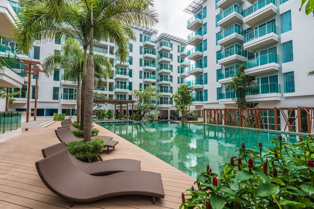 Fishermen's Harbour Urban Resort — Swimming pool in Patong Beach, Phuket Province