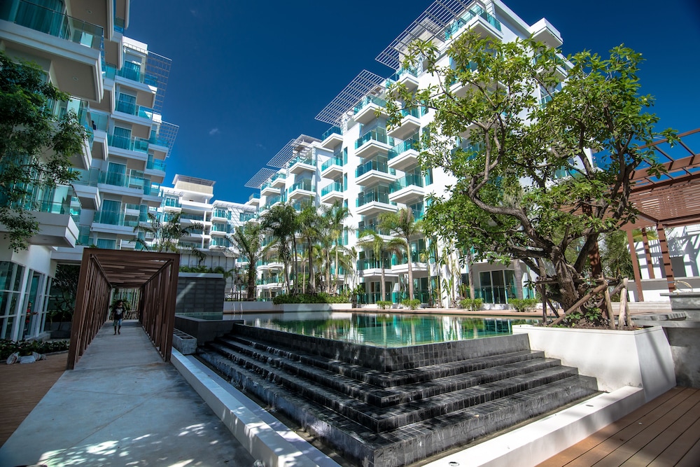 Fishermen's Harbour Urban Resort — Hotel building in Patong Beach, Phuket Province