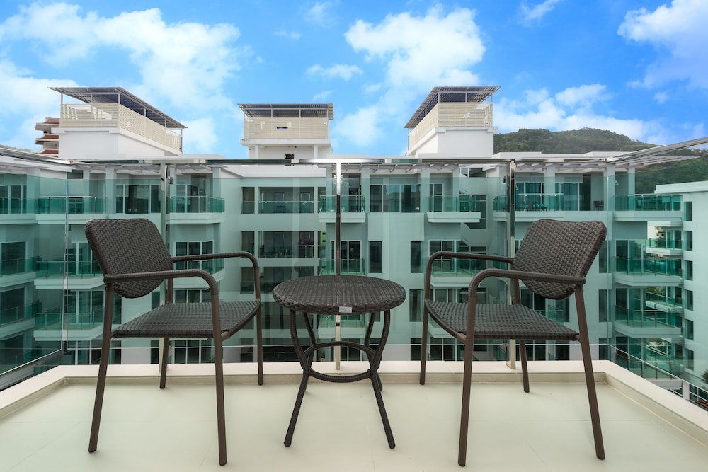 Fishermen's Harbour Urban Resort — Hotel building in Patong Beach, Phuket Province