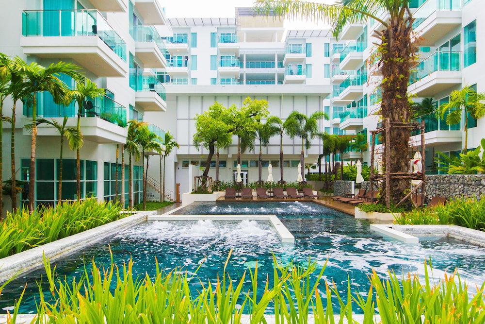 Fishermen's Harbour Urban Resort — Swimming pool in Patong Beach, Phuket Province