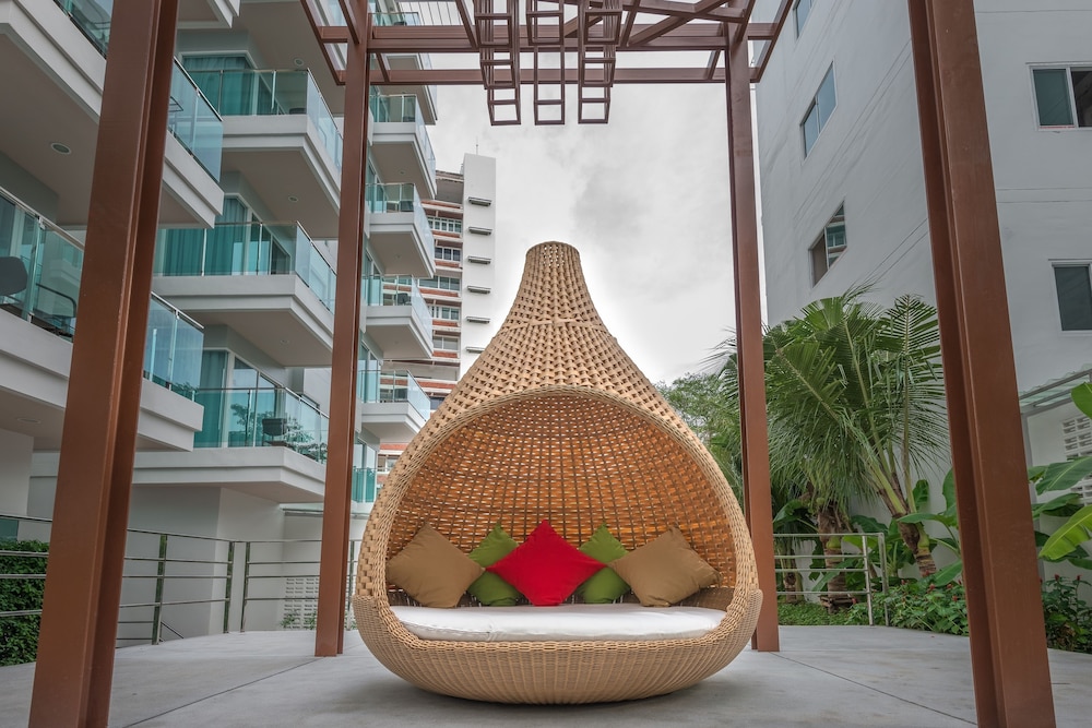 Fishermen's Harbour Urban Resort — Hotel building in Patong Beach, Phuket Province