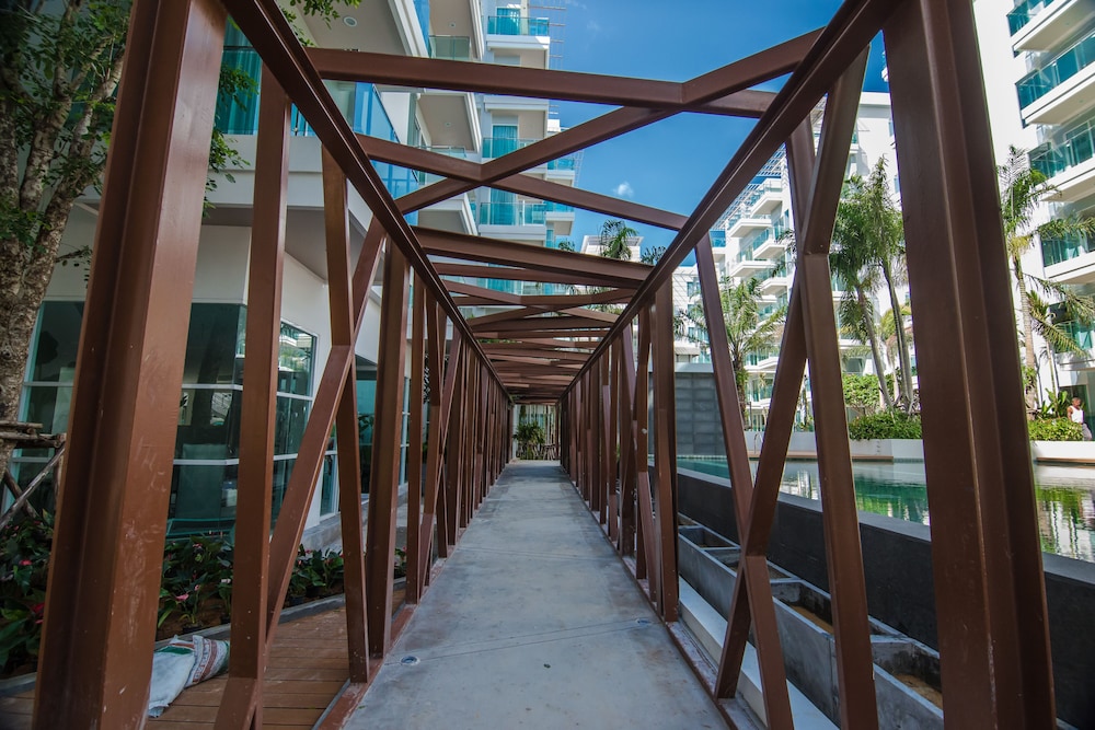 Fishermen's Harbour Urban Resort — Hotel building in Patong Beach, Phuket Province
