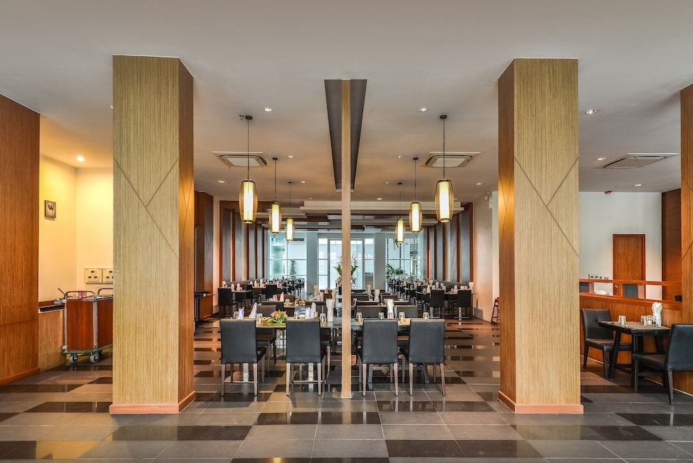 Fishermen's Harbour Urban Resort — Restaurant & bars in Patong Beach, Phuket Province