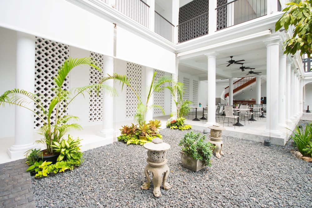 Little Nyonya Hotel — Hotel building in Phuket, Phuket Province
