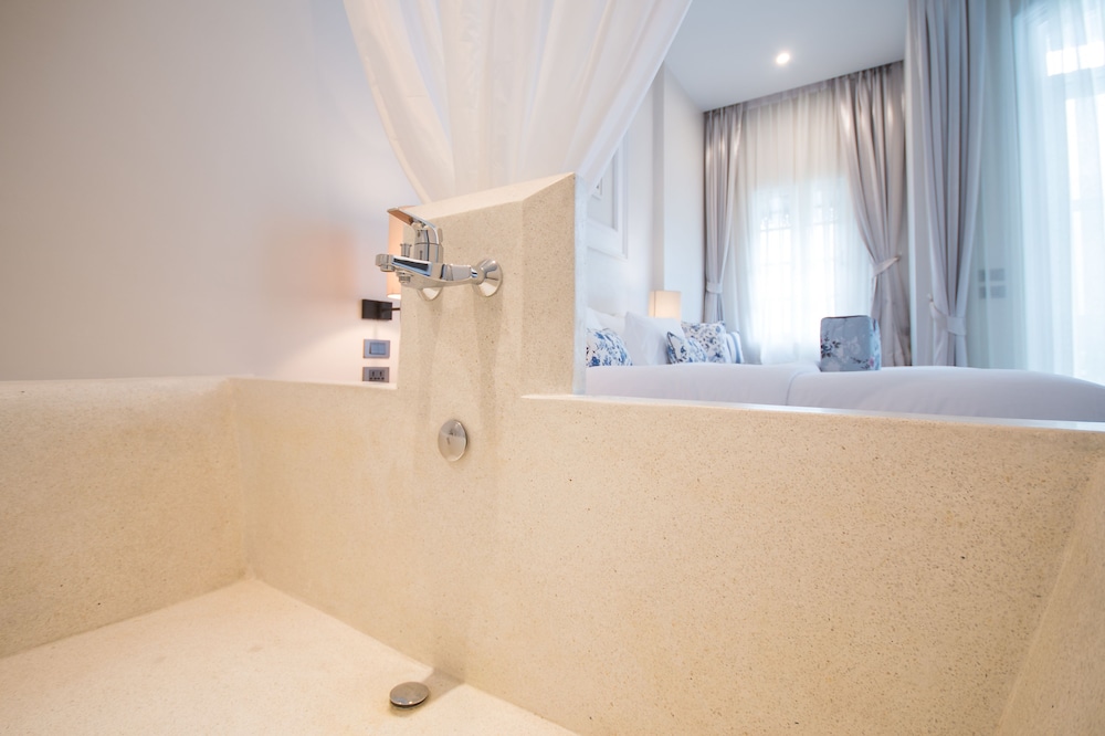 Little Nyonya Hotel — Hotel rooms in Phuket, Phuket Province