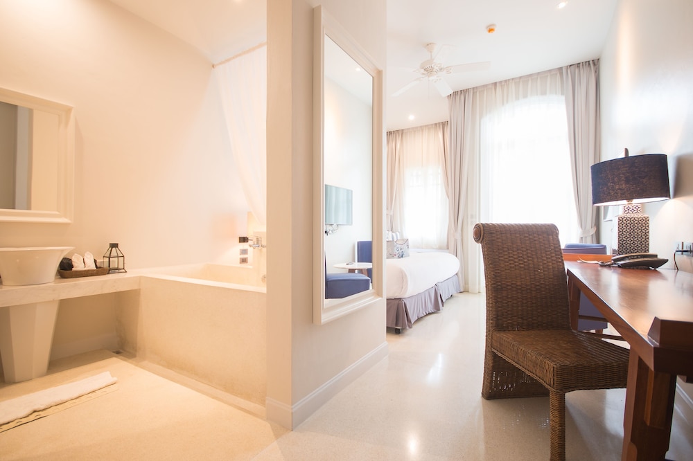 Little Nyonya Hotel — Hotel rooms in Phuket, Phuket Province
