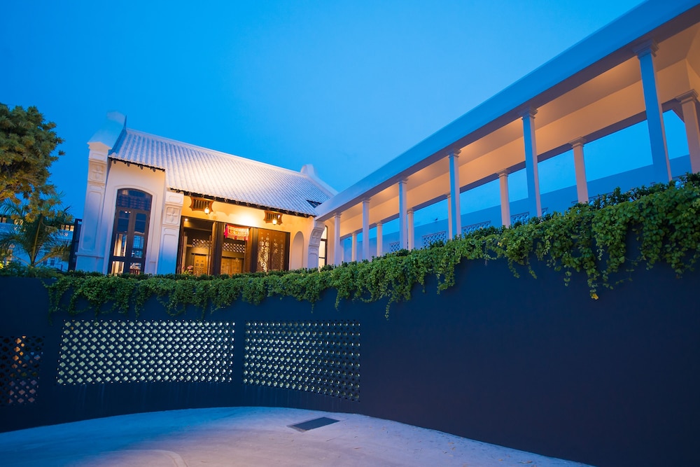 Little Nyonya Hotel — Hotel building in Phuket, Phuket Province