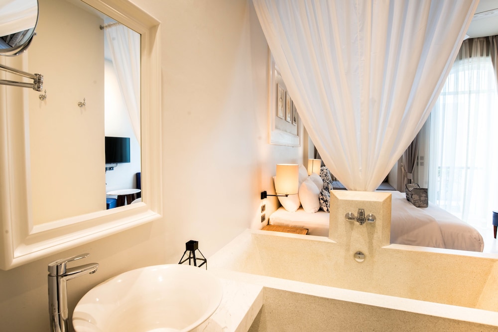 Little Nyonya Hotel — Hotel rooms in Phuket, Phuket Province