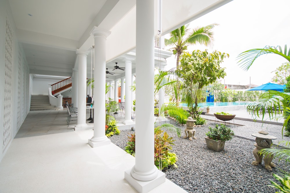 Little Nyonya Hotel — Hotel building in Phuket, Phuket Province
