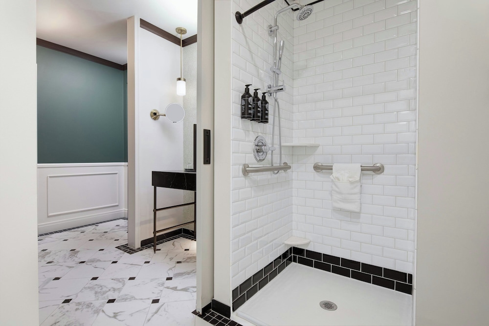 Hotel David Whitney, Autograph Collection — Hotel rooms in Detroit, Michigan