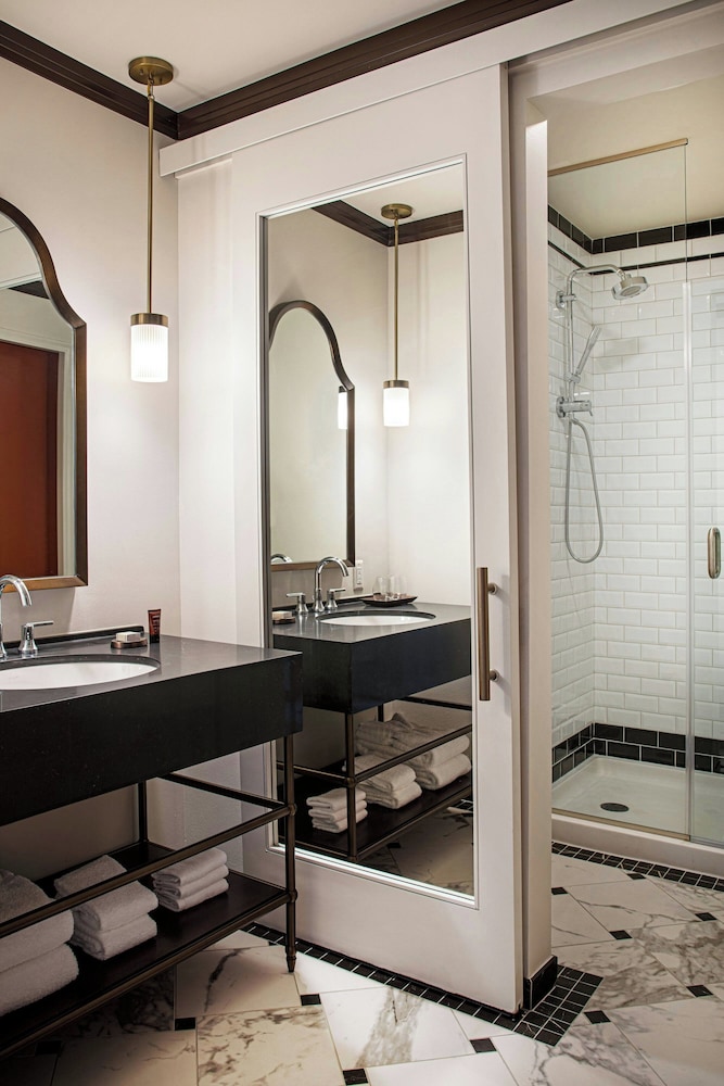 Hotel David Whitney, Autograph Collection — Hotel rooms in Detroit, Michigan