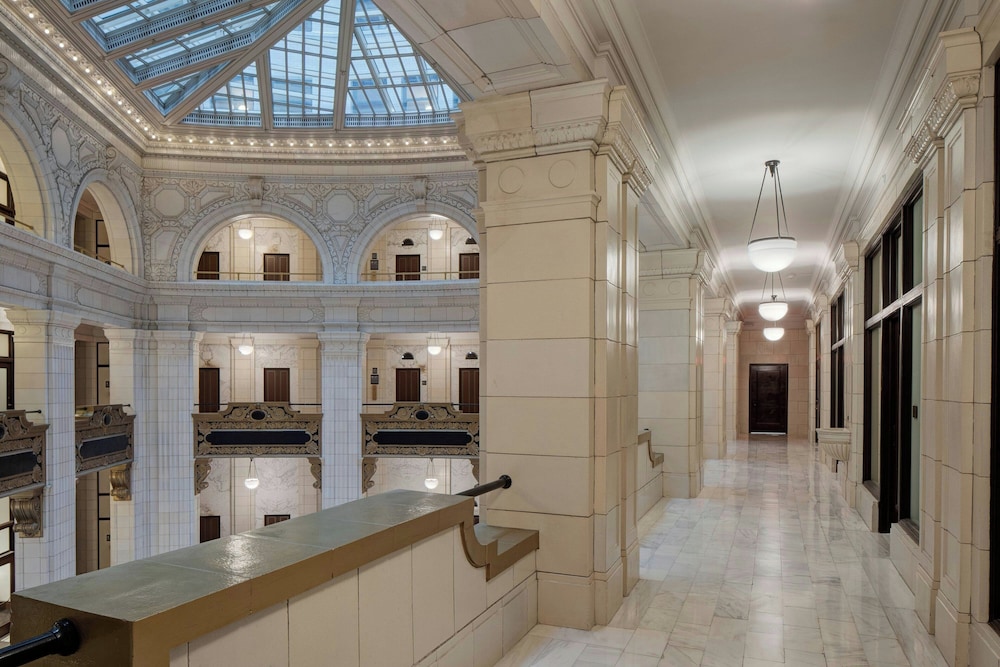 Hotel David Whitney, Autograph Collection — Hotel building in Detroit, Michigan