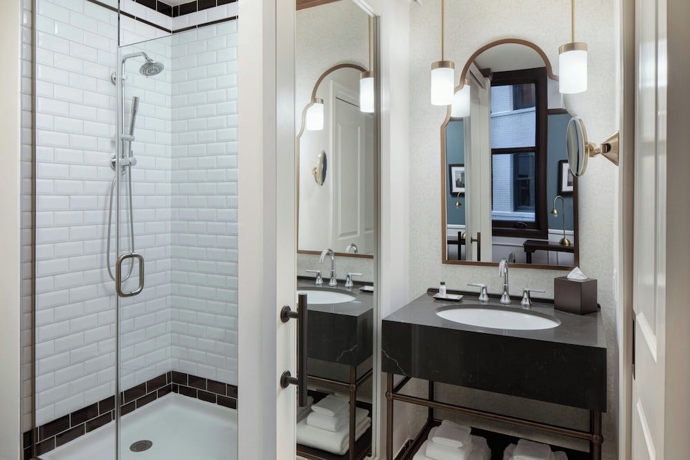 Hotel David Whitney, Autograph Collection — Hotel rooms in Detroit, Michigan