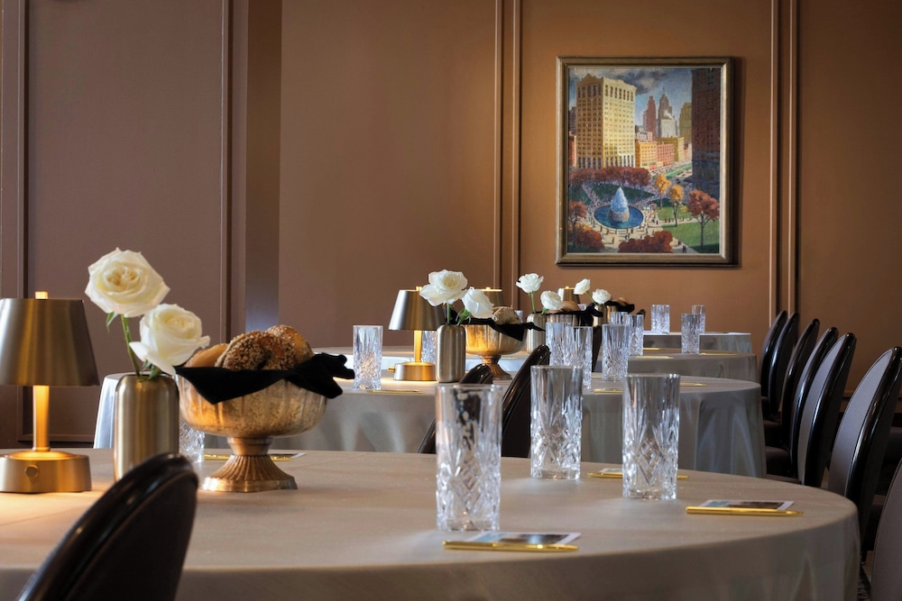 Hotel David Whitney, Autograph Collection — Restaurant & bars in Detroit, Michigan