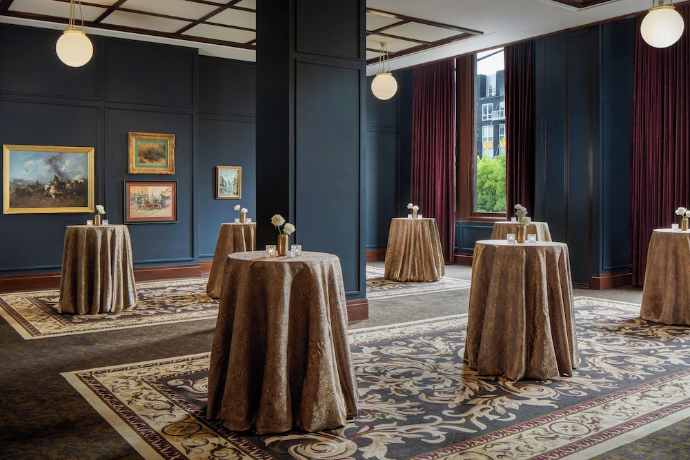 Hotel David Whitney, Autograph Collection — Restaurant & bars in Detroit, Michigan