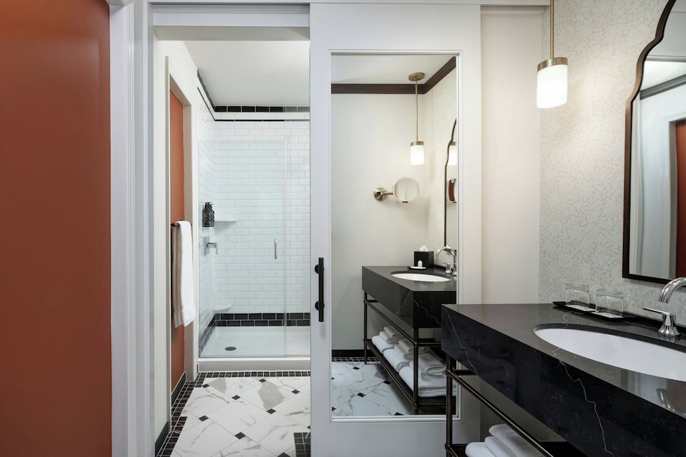 Hotel David Whitney, Autograph Collection — Hotel rooms in Detroit, Michigan