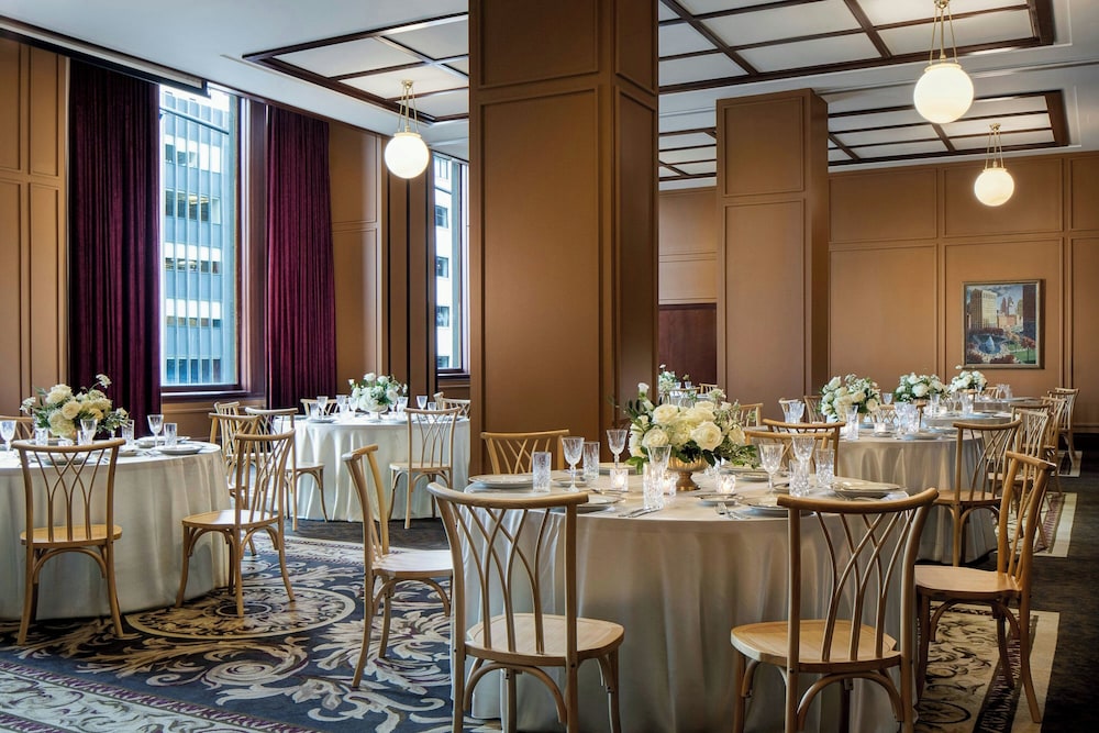 Hotel David Whitney, Autograph Collection — Hotel building in Detroit, Michigan