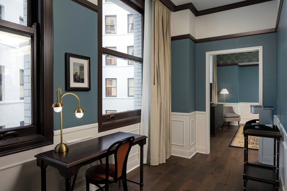 Hotel David Whitney, Autograph Collection — Hotel rooms in Detroit, Michigan
