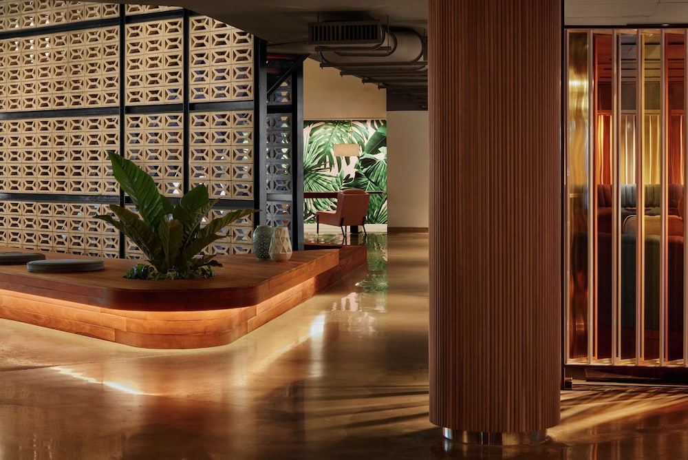The Gates Hotel South Beach — Hotel building in Miami, Florida
