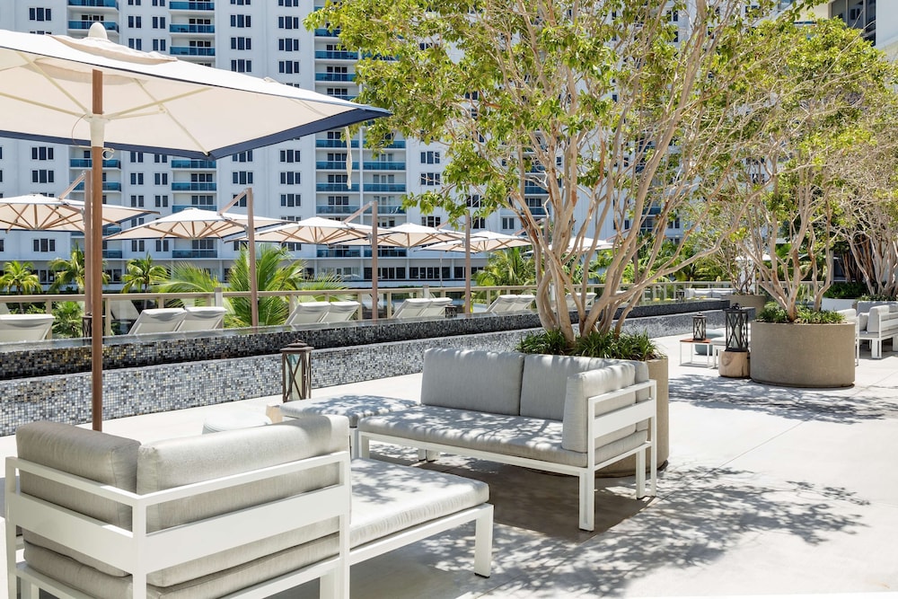 The Gates Hotel South Beach — Hotel building in Miami, Florida