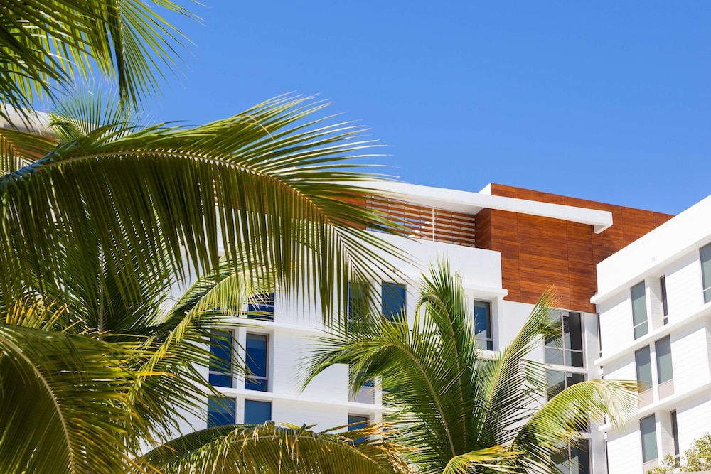 The Gates Hotel South Beach — Hotel building in Miami, Florida