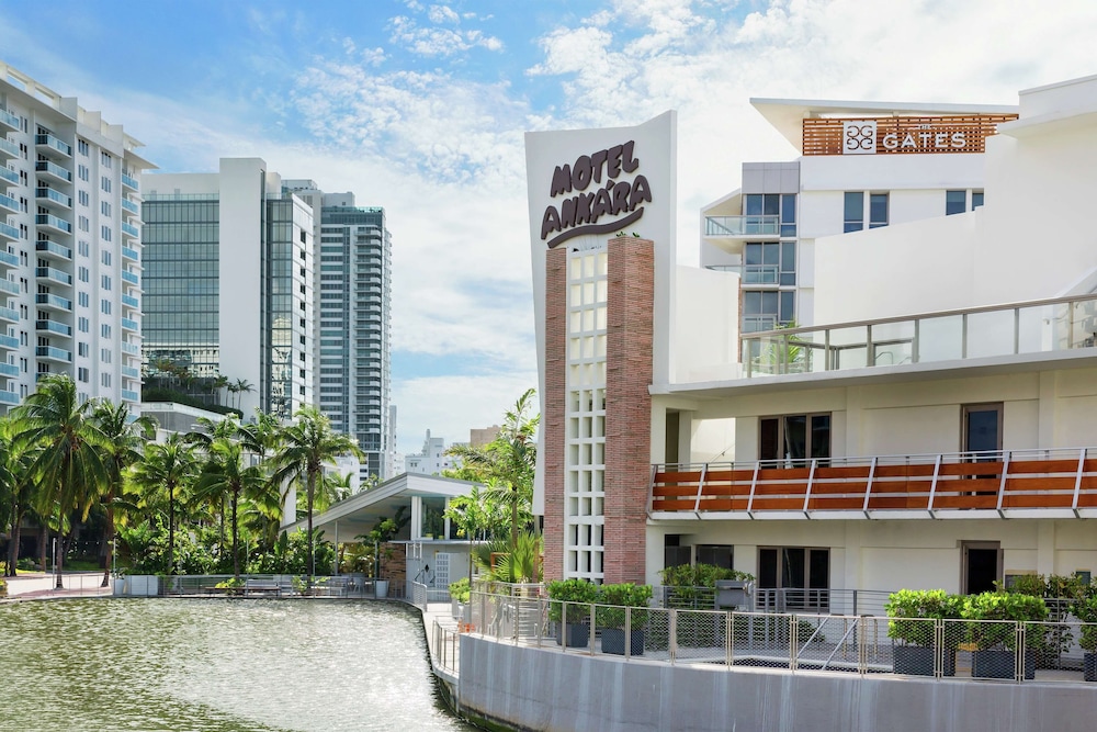 The Gates Hotel South Beach — Hotel building in Miami, Florida