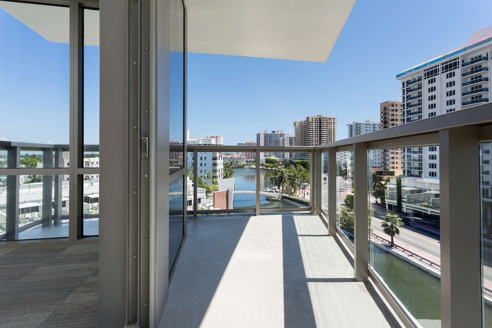 The Gates Hotel South Beach — Hotel rooms in Miami, Florida