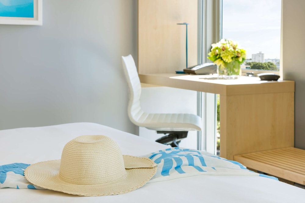 The Gates Hotel South Beach — Hotel rooms in Miami, Florida