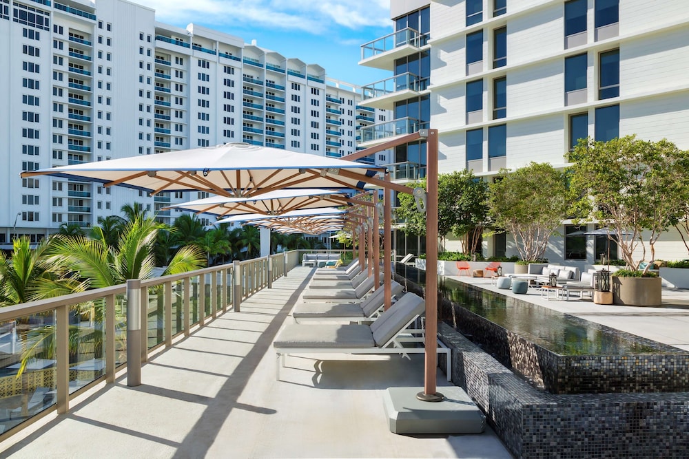 The Gates Hotel South Beach — Hotel building in Miami, Florida