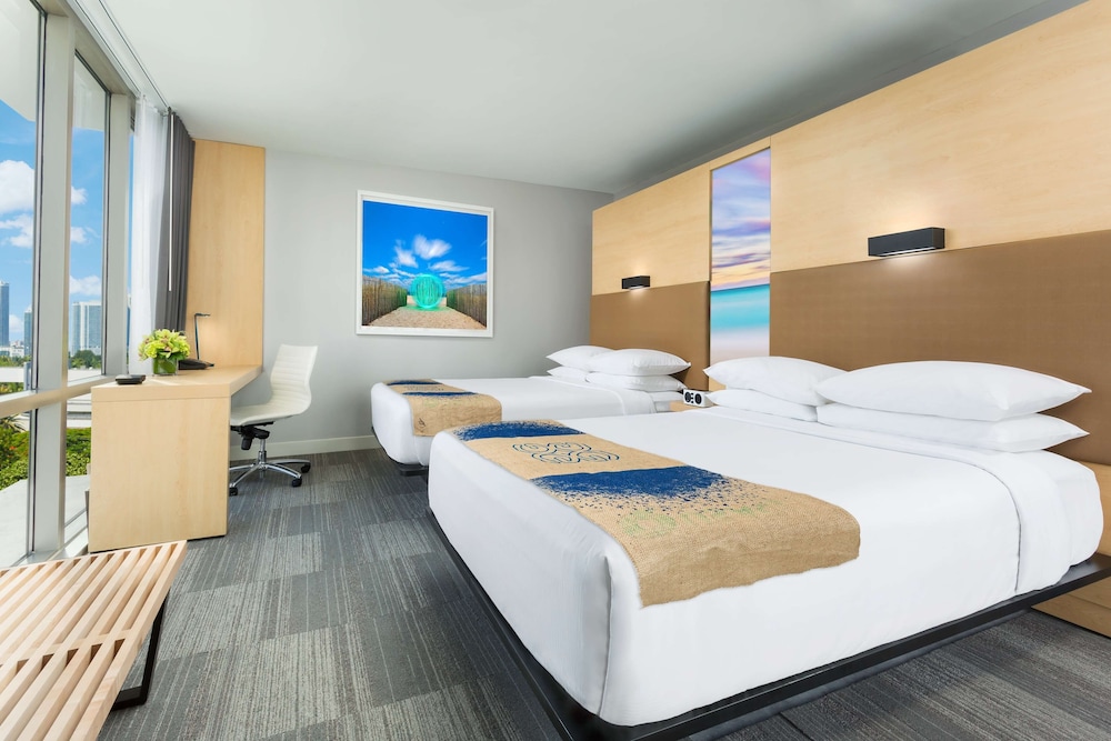 The Gates Hotel South Beach — Hotel rooms in Miami, Florida