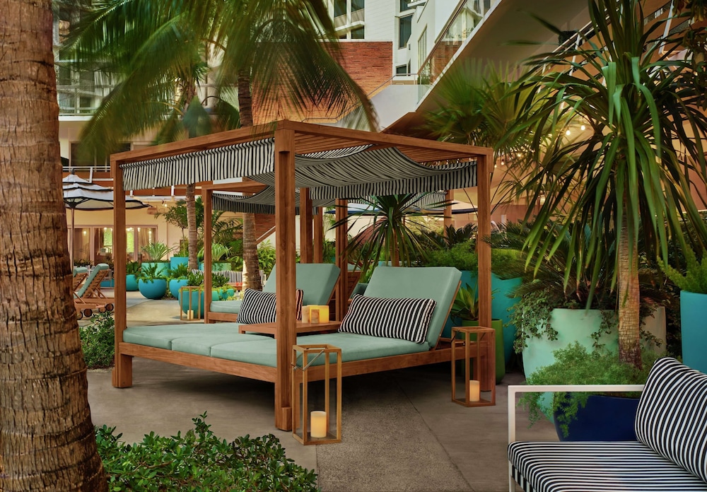 The Gates Hotel South Beach — Hotel building in Miami, Florida