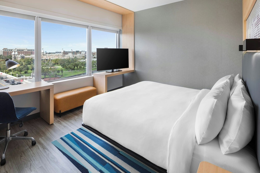 Aloft by Marriott Tampa Downtown — Hotel rooms in Tampa, Florida