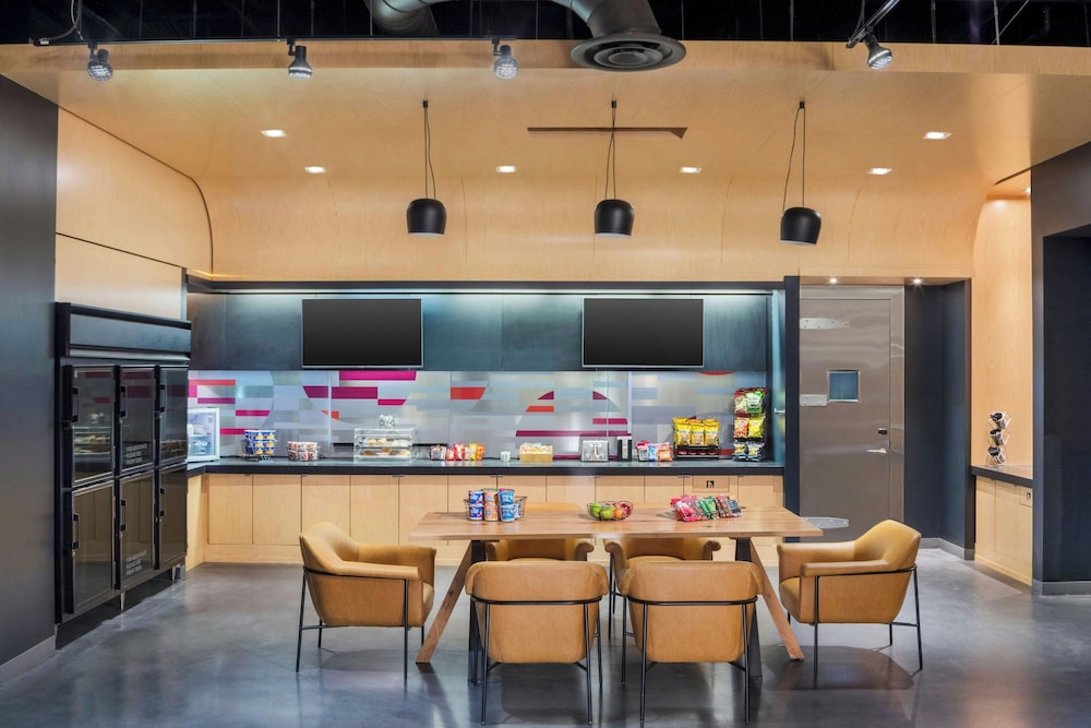Aloft by Marriott Tampa Downtown — Restaurant & bars in Tampa, Florida