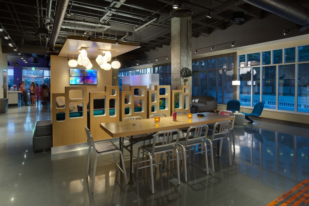 Aloft by Marriott Tampa Downtown — Restaurant & bars in Tampa, Florida