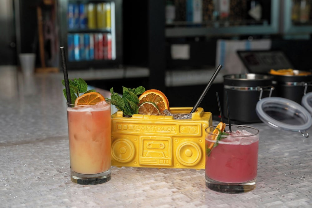 Aloft by Marriott Tampa Downtown — Restaurant & bars in Tampa, Florida