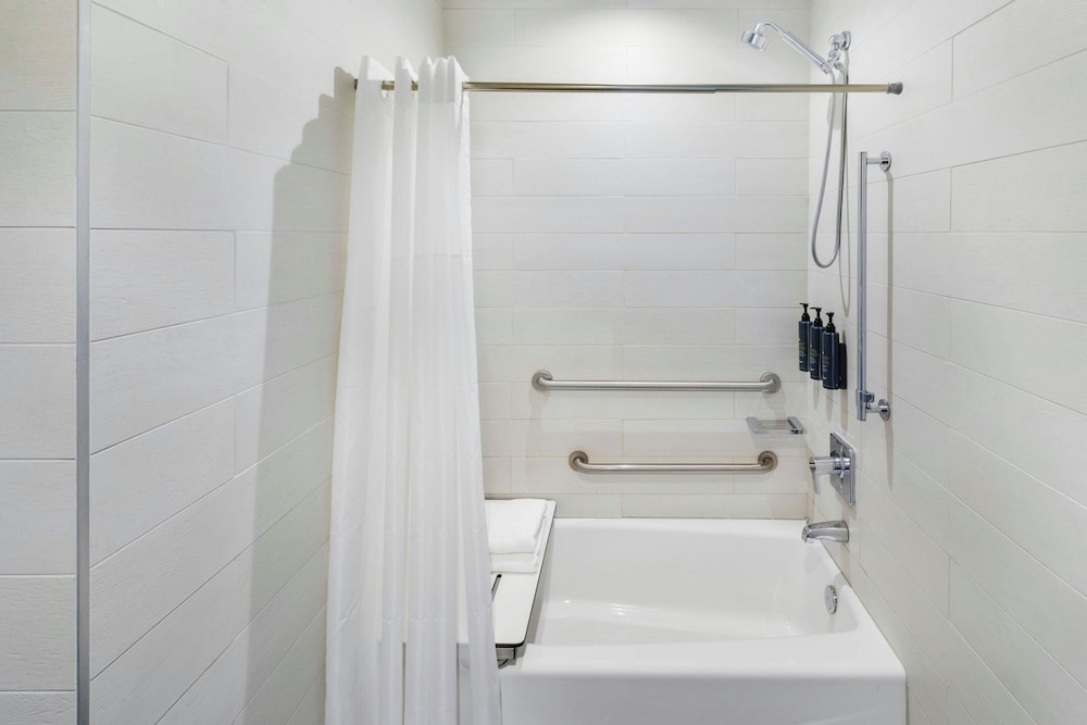 Aloft by Marriott Tampa Downtown — Hotel rooms in Tampa, Florida