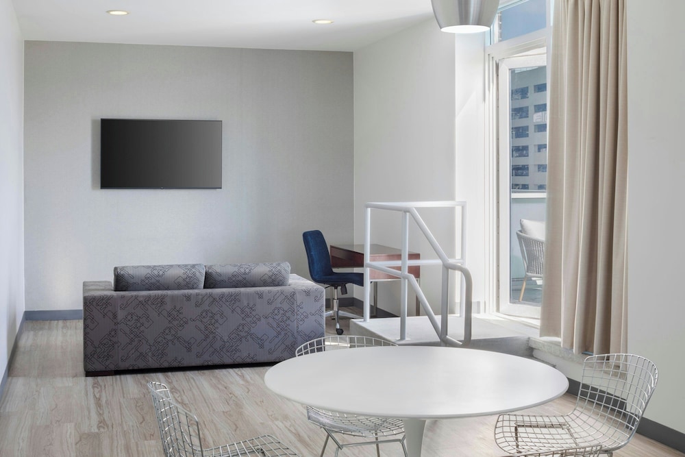 Aloft by Marriott Tampa Downtown — Hotel rooms in Tampa, Florida