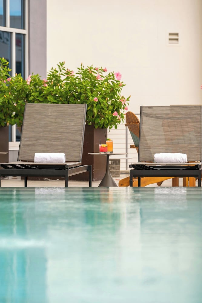 Aloft by Marriott Tampa Downtown — Swimming pool in Tampa, Florida