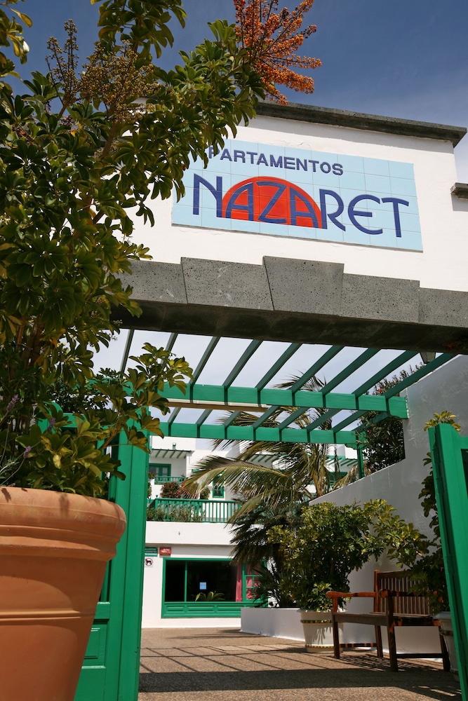 Apartamentos Nazaret — Hotel building in Costa Teguise, Canary Islands
