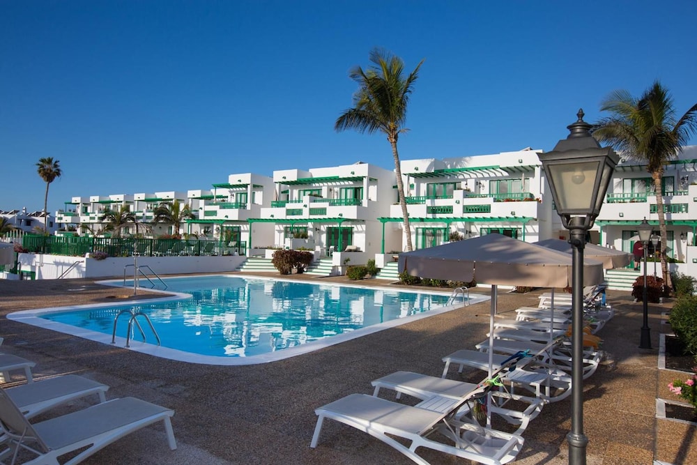 Apartamentos Nazaret — Swimming pool in Costa Teguise, Canary Islands