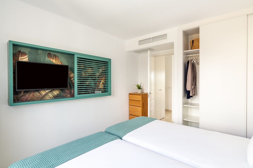 Apartamentos Nazaret — Hotel rooms in Costa Teguise, Canary Islands
