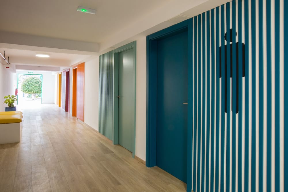 Apartamentos Nazaret — Hotel building in Costa Teguise, Canary Islands