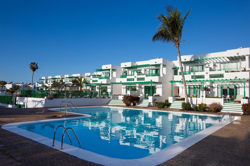 Apartamentos Nazaret — Swimming pool in Costa Teguise, Canary Islands