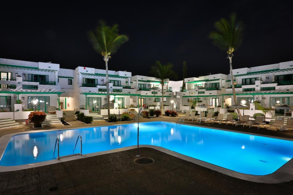 Apartamentos Nazaret — Swimming pool in Costa Teguise, Canary Islands