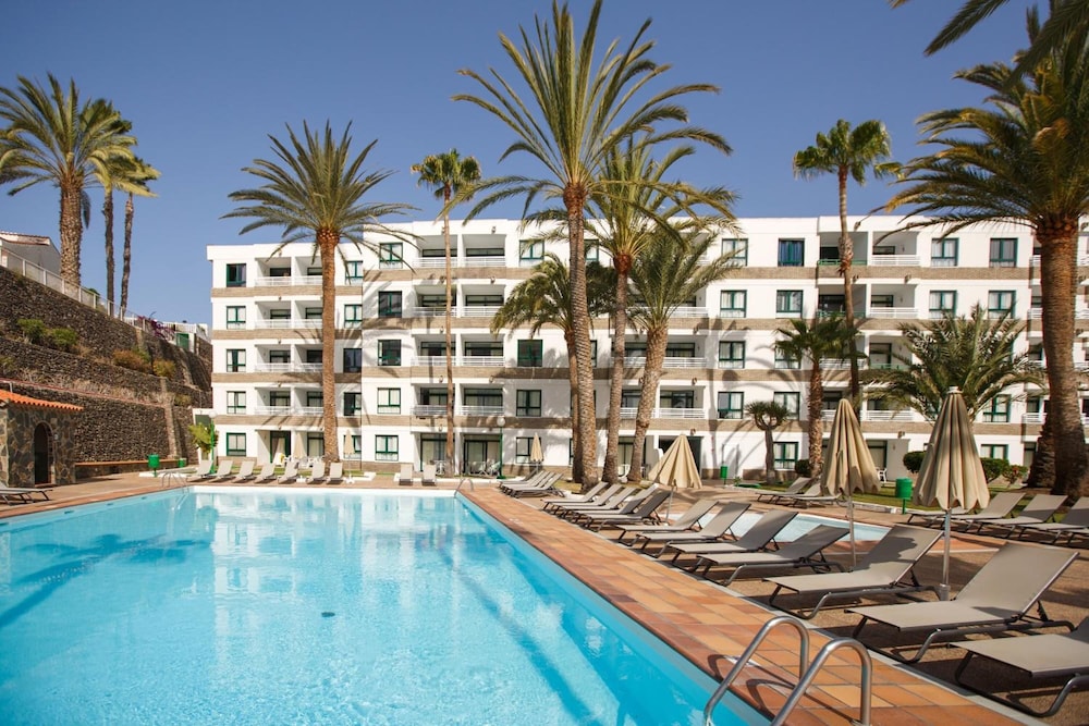 Apartamentos Walhalla — Hotel building in Playa del Ingles, Canary Islands